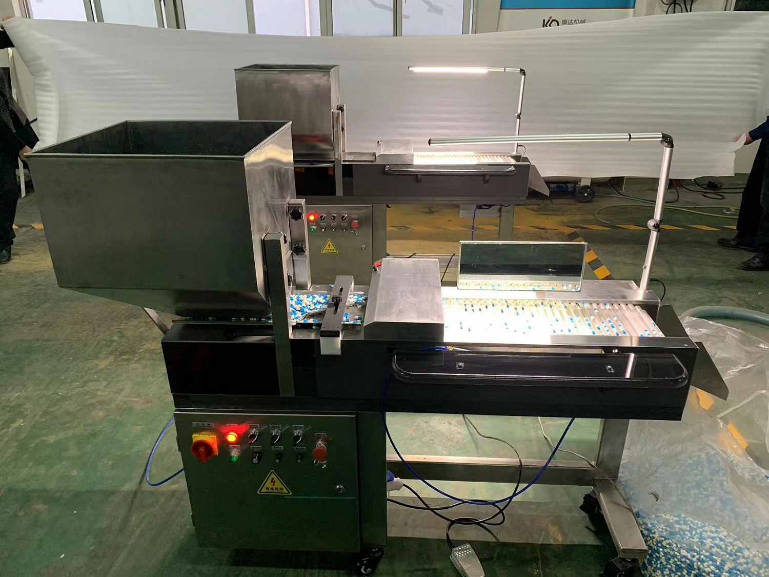 Инспекционный стол для таблеток и капсул YXJ-220