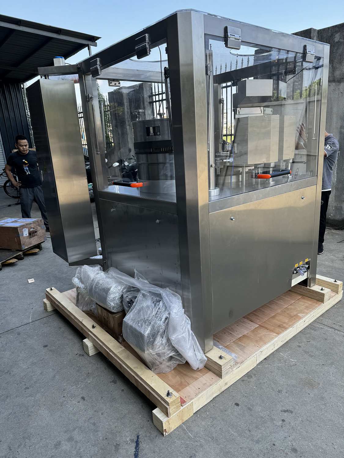 Автоматический порошковый капсулятор NJP 3200